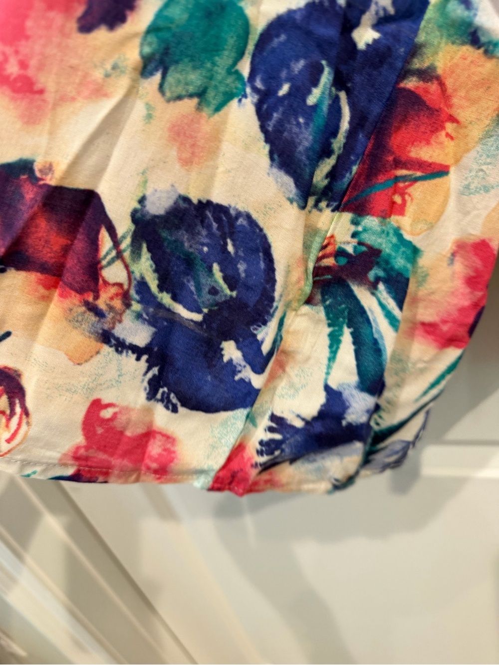 Andree by Unit Floral V-Neck Top Size Large - Picture 6 of 16